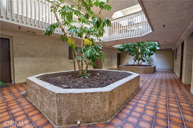 Detail Gallery Image 22 of 23 For 16022 Moorpark St #101,  Encino,  CA 91436 - 2 Beds | 2/1 Baths