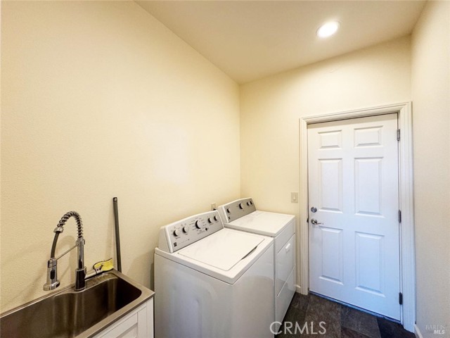 1910 Foothill Drive, Redwood Valley CA: https://media.crmls.org/medias/8013f0bb-bf20-4154-8363-19f6f85e98b6.jpg