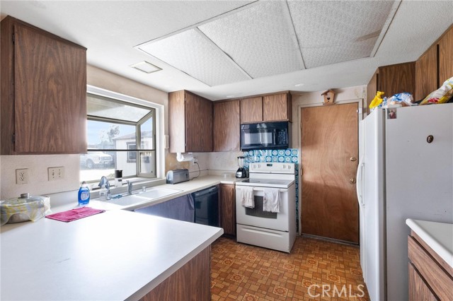 Detail Gallery Image 4 of 32 For 4496 Shetland Ln, Jurupa Valley,  CA 92509 - 3 Beds | 2 Baths