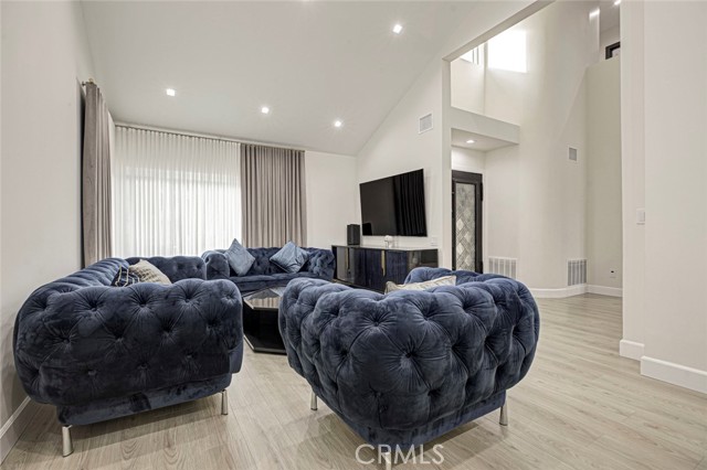 Detail Gallery Image 16 of 63 For 28030 Kenton, Saugus,  CA 91350 - 5 Beds | 3 Baths