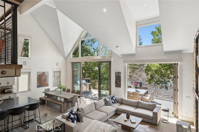 Detail Gallery Image 9 of 50 For 496 North State Highway 173, Lake Arrowhead,  CA 92352 - 6 Beds | 5 Baths