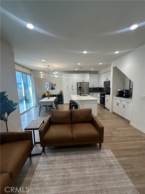 Detail Gallery Image 3 of 20 For 16064 Jamie Ln #3,  Fontana,  CA 92336 - 4 Beds | 3 Baths