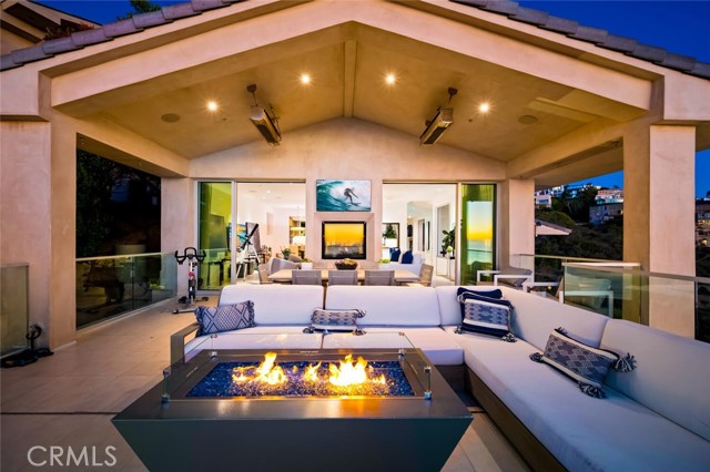 Detail Gallery Image 7 of 45 For 2300 Crestview, Laguna Beach,  CA 92651 - 4 Beds | 4/1 Baths