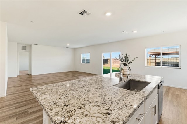 Detail Gallery Image 17 of 51 For 3503 Running Brook, Madera,  CA 93637 - 5 Beds | 2/1 Baths