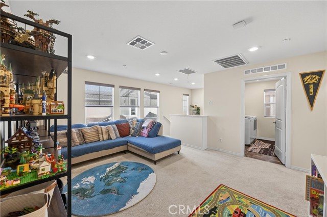 16765 Stags Leap Lane, Fontana CA: https://media.crmls.org/medias/80181e33-fa13-4b75-979d-506ff9482e7a.jpg