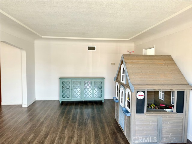 10006 Lindale Street, Bellflower, California 90706, 3 Bedrooms Bedrooms, ,2 BathroomsBathrooms,Single Family Residence,For Sale,Lindale,DW25002588