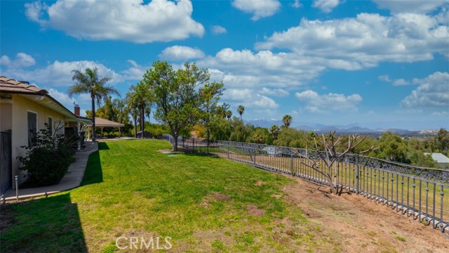 Detail Gallery Image 21 of 61 For 1525 Heather Ln, Riverside,  CA 92504 - 3 Beds | 2/2 Baths