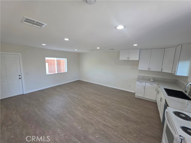1204 E Avenue Q4, Palmdale CA: https://media.crmls.org/medias/801a3f3b-6d04-4627-b6d9-b92dfe977c76.jpg