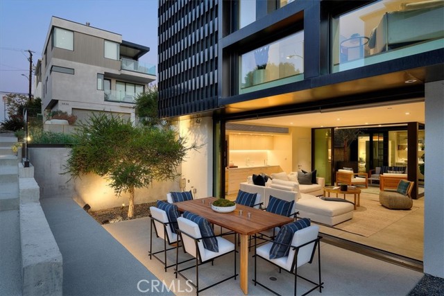 2821 Alma Avenue, Manhattan Beach CA: https://media.crmls.org/medias/801a8d4a-a681-4aa7-810f-0d6302469b57.jpg