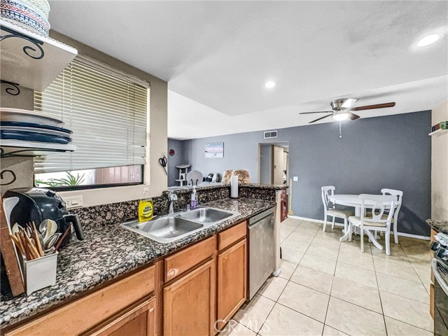 Detail Gallery Image 13 of 27 For 1315 Massachusetts Ave #204,  Riverside,  CA 92507 - 2 Beds | 2 Baths