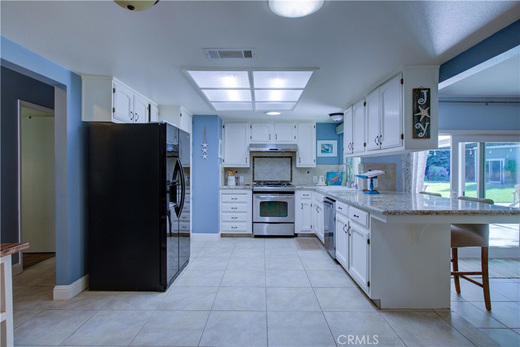 https://media.crmls.org/medias/801ca391-f7e4-4620-b5ff-e2620a6f1fb2.jpg?preset=X-Large
