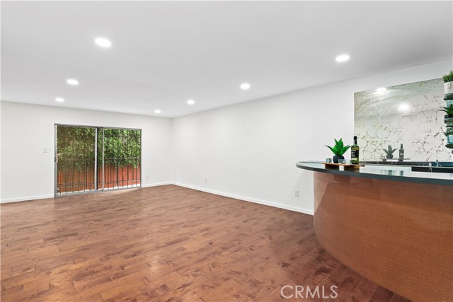 Detail Gallery Image 2 of 34 For 1045 N Kings Rd #105,  West Hollywood,  CA 90069 - 2 Beds | 2 Baths