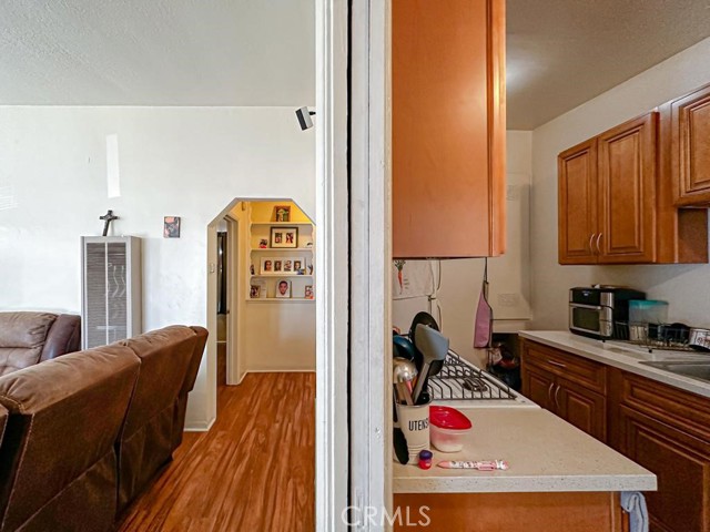 3915 E 11th Street, Long Beach CA: https://media.crmls.org/medias/801dede6-e0cb-497c-bc22-8af953c1fb1e.jpg