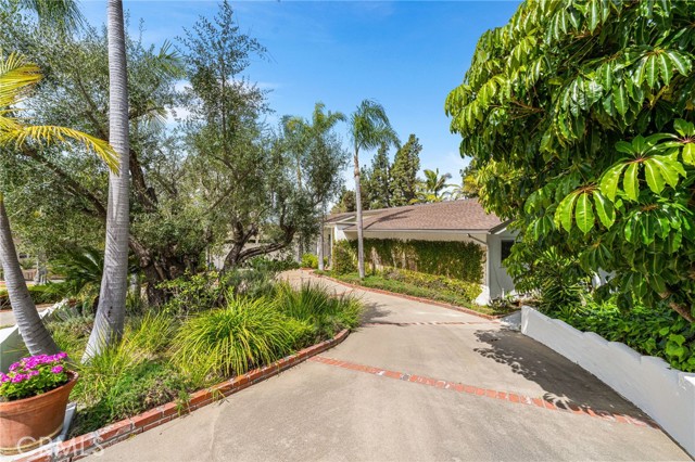 11071 Coronel, North Tustin CA: https://media.crmls.org/medias/801e1755-cff9-4b28-8280-2378865b48bb.jpg