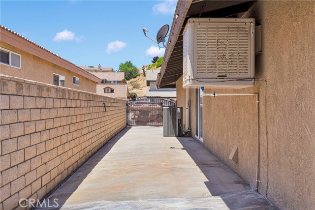 13435 Spring Valley, Victorville CA: https://media.crmls.org/medias/801e864e-7b1b-47b7-b492-5eb82630497e.jpg