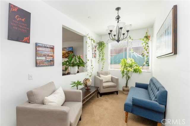 Detail Gallery Image 4 of 52 For 6651 Darling Ln, San Bernardino,  CA 92407 - 4 Beds | 2/1 Baths