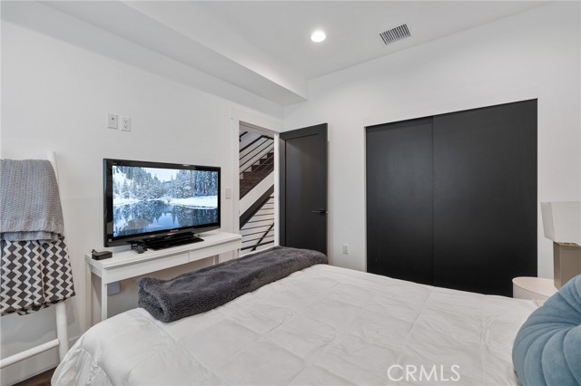 Detail Gallery Image 19 of 45 For 11324 W Raitt Ln, North Hollywood,  CA 91606 - 3 Beds | 4 Baths