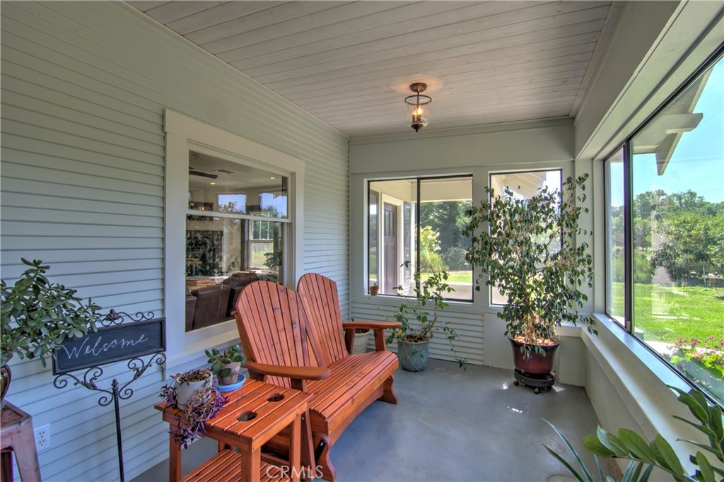 https://media.crmls.org/medias/80204f5d-8920-4fb9-954f-5cce7e1c9ac7.jpg?preset=X-Large