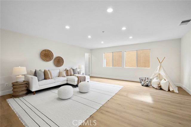 Detail Gallery Image 34 of 62 For 17 Rhode Island, Irvine,  CA 92606 - 5 Beds | 3 Baths