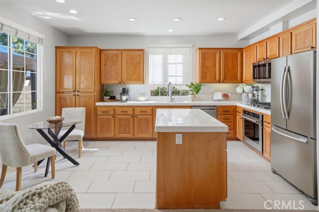 Detail Gallery Image 12 of 41 For 23361 Pike, Valencia,  CA 91355 - 4 Beds | 3 Baths