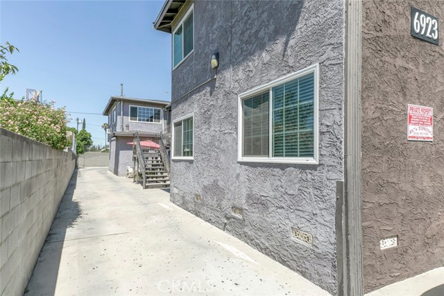 6923 Ben Avenue, North Hollywood CA: https://media.crmls.org/medias/8021506f-d72c-43a3-a978-602d48febe8e.jpg