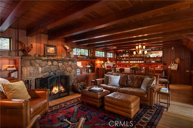 Detail Gallery Image 4 of 24 For 324 Summit Dr, Lake Arrowhead,  CA 92352 - 2 Beds | 2 Baths