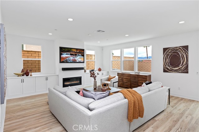 410 Harding Circle, Corona, CA, 92879 410 Harding Circle, Corona, CA, 92879