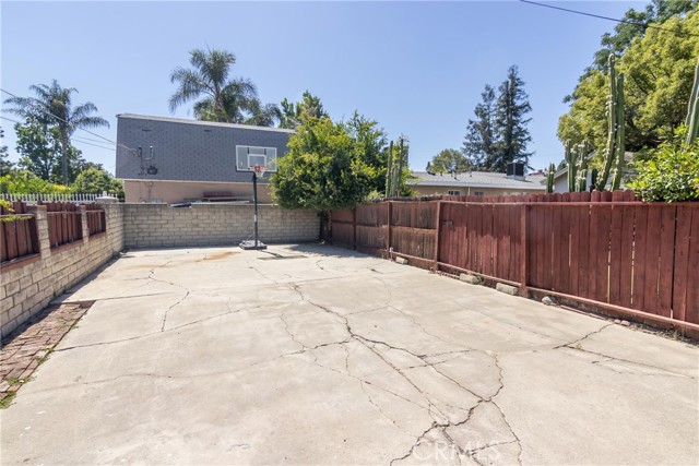 18948 Lassen Street, Northridge CA: https://media.crmls.org/medias/8022cfd7-5264-40e9-83ee-7e89452d2619.jpg
