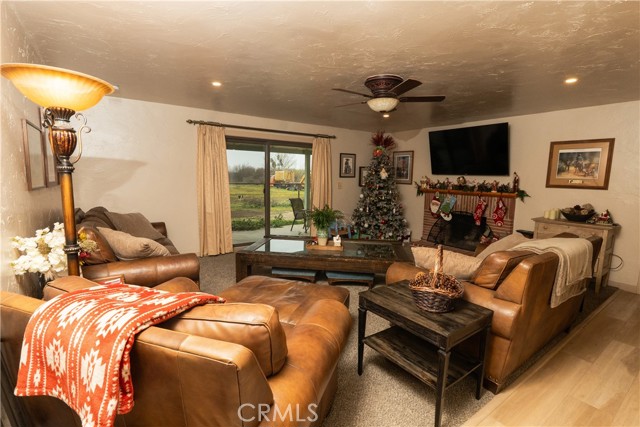 Detail Gallery Image 18 of 59 For 25565 Road 13, Chowchilla,  CA 93610 - 4 Beds | 3 Baths