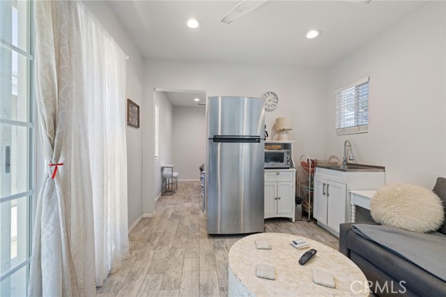 7027 Shoshone Avenue, Van Nuys CA: https://media.crmls.org/medias/80232390-1fe7-4ee9-ad86-5466d96f5d5c.jpg