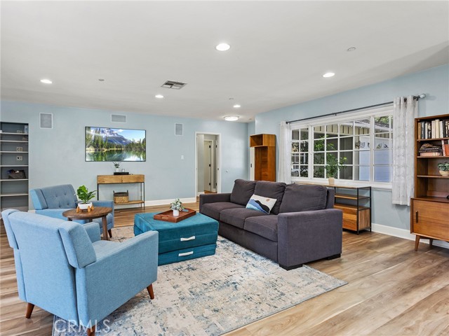 3828 2nd Avenue, La Crescenta CA: https://media.crmls.org/medias/80233554-7d8a-4399-9b41-255dd385b986.jpg