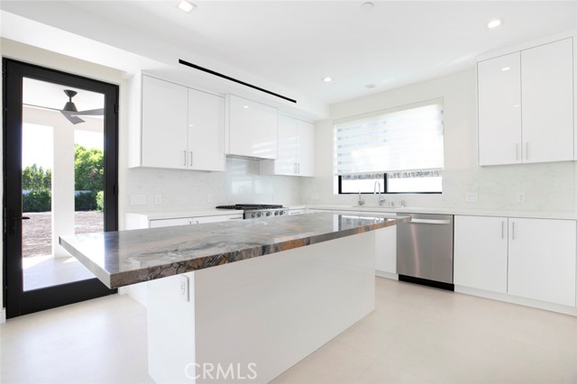 6426 Varna Avenue, Van Nuys CA: https://media.crmls.org/medias/802368bb-2ee0-4136-ac7b-ff4caa7b8ff2.jpg
