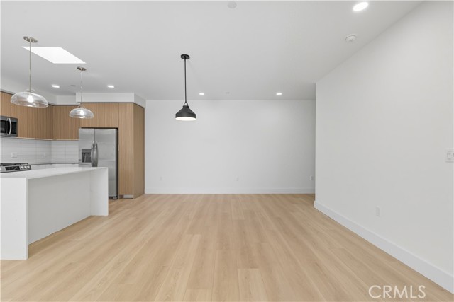 Detail Gallery Image 2 of 12 For 12078 Guerin St #305,  Studio City,  CA 91604 - 2 Beds | 2 Baths