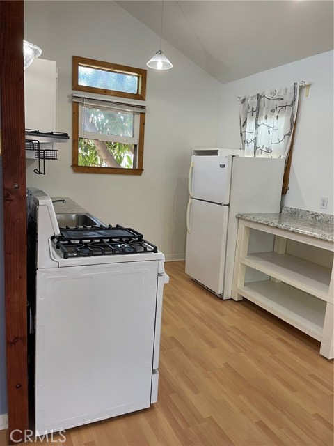 5257 Sylmar Avenue, Sherman Oaks CA: https://media.crmls.org/medias/80242228-f0cb-4dbc-aaf1-e3d170748b23.jpg
