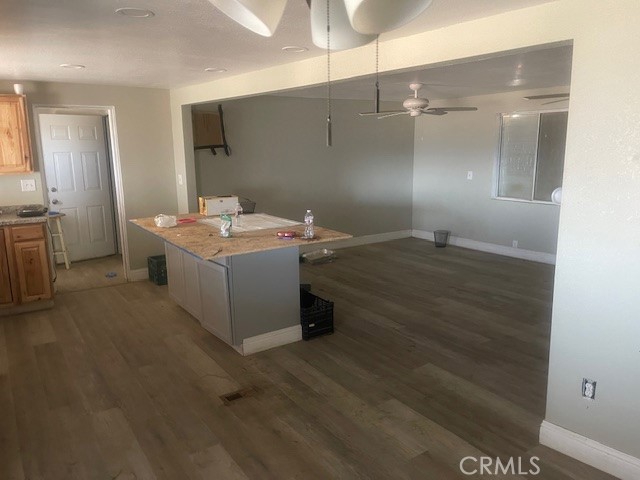 1925 62nd St W., Rosamond CA: https://media.crmls.org/medias/8024508d-5460-4406-9bc0-ae4280407bbf.jpg