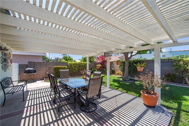 15291 Newcastle Lane, Huntington Beach CA: https://media.crmls.org/medias/80249e98-6f46-4d2b-94c1-4e6b1107767a.jpg