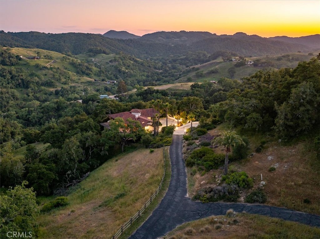 https://media.crmls.org/medias/8024ae81-b082-4b88-a187-5c36fcb90983.jpg?preset=X-Large