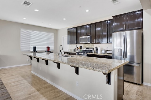 Detail Gallery Image 12 of 44 For 17984 Valerian Way, San Bernardino,  CA 92407 - 4 Beds | 3 Baths