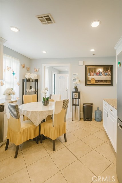 Detail Gallery Image 13 of 26 For 117 E Sycamore St, Anaheim,  CA 92805 - 6 Beds | 2 Baths