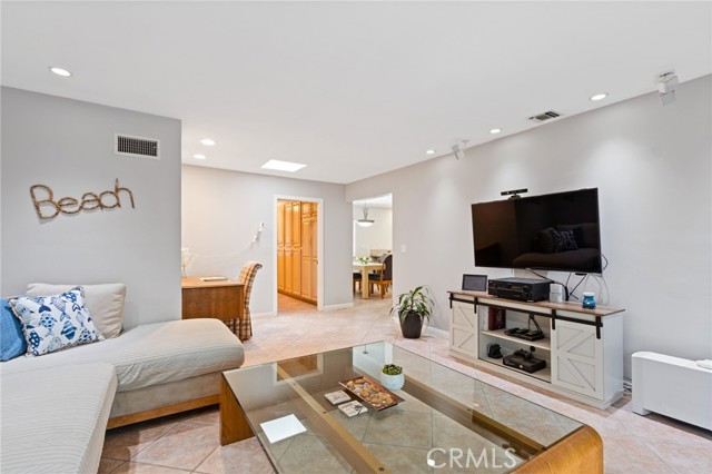 Detail Gallery Image 16 of 48 For 18200 Vintage, Northridge,  CA 91325 - 4 Beds | 3 Baths