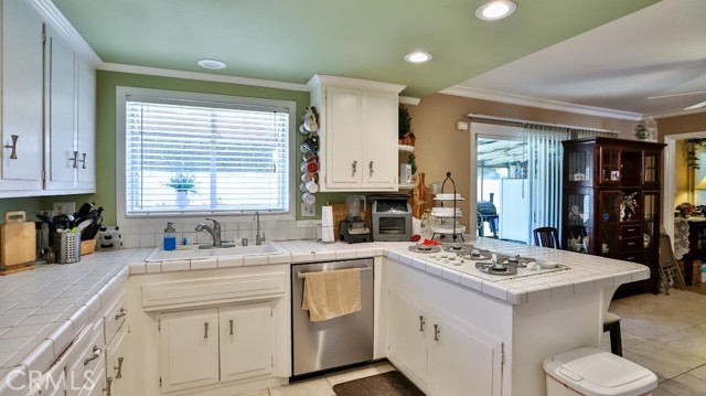 Detail Gallery Image 9 of 25 For 17819 Bay St, Fountain Valley,  CA 92708 - 4 Beds | 2/1 Baths