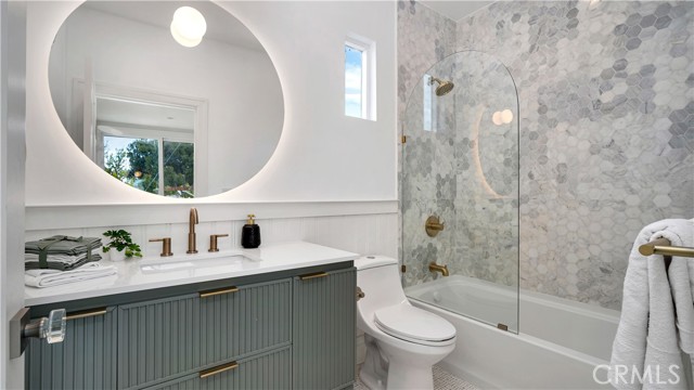 Detail Gallery Image 2 of 17 For 1347 Seward St., Los Angeles,  CA 90028 - 3 Beds | 2 Baths