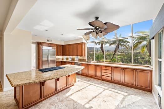 18 Beaconsfield, Rancho Santa Margarita CA: https://media.crmls.org/medias/8027858b-2b48-4af2-aa60-6b34ecd258c9.jpg