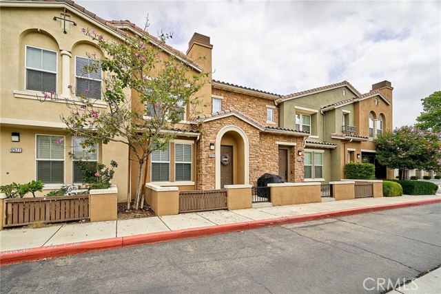 12573 Montaivo Lane, Eastvale CA: https://media.crmls.org/medias/80279508-d6b9-4c9a-9ca5-7902e67d2514.jpg