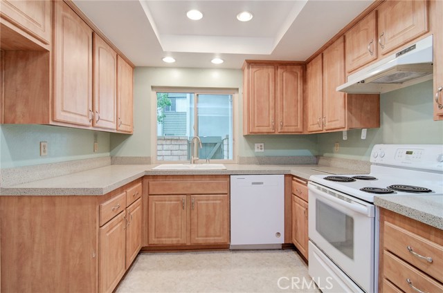 8777 Coral Springs Court, Huntington Beach CA: https://media.crmls.org/medias/8027a9a7-6fa5-4532-956e-5fa5064d7a70.jpg