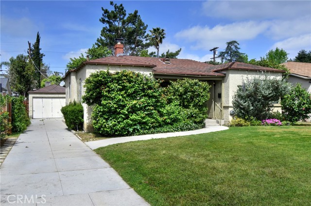 Detail Gallery Image 2 of 23 For 5625 Matilija Ave, Valley Glen,  CA 91401 - 2 Beds | 2 Baths