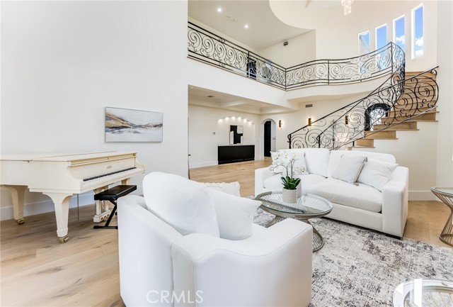 23123 Oxnard Street, Woodland Hills CA: https://media.crmls.org/medias/80289f79-c1a6-4ef1-84cb-5205177d6438.jpg