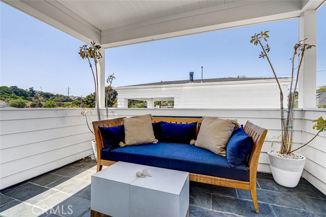 Detail Gallery Image 23 of 35 For 569 33rd, Manhattan Beach,  CA 90266 - 6 Beds | 5/1 Baths