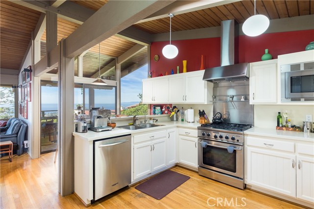 1315 Via Zumaya, Palos Verdes Estates CA: https://media.crmls.org/medias/802a8a6b-18c2-4a38-a242-abe0cc769e2b.jpg