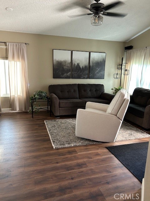 14241 Elizabeth Court, Fontana CA: https://media.crmls.org/medias/802aafaa-5e6b-40c3-bfb2-110e3db2794c.jpg
